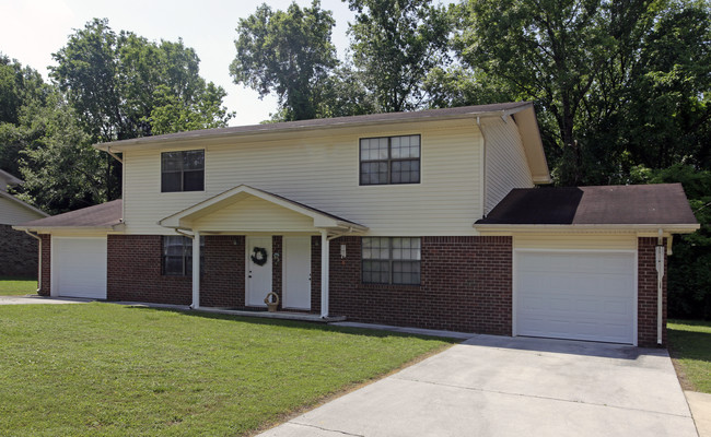 Tiffany Lane Duplexes in East Ridge, TN - Building Photo - Building Photo