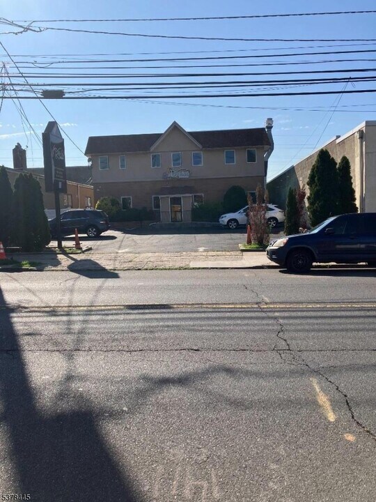 1410 E Elizabeth Ave in Linden, NJ - Building Photo