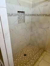 1441 Gatlin Creek Rd in Dripping Springs, TX - Foto de edificio - Building Photo