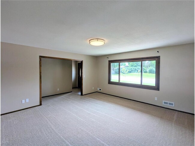 7415 Ideal Ave S in Cottage Grove, MN - Building Photo - Building Photo