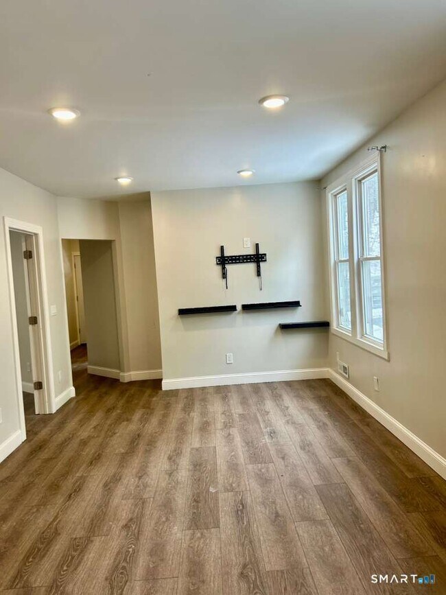 124 Charles St in Waterbury, CT - Building Photo - Building Photo
