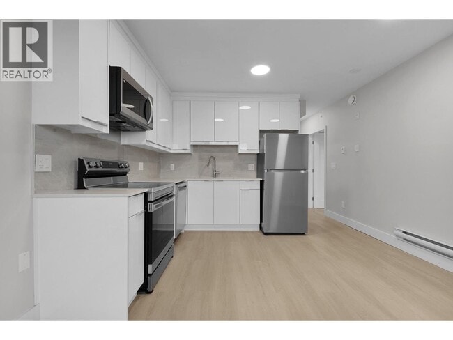 3050 Kingsway in Vancouver, BC - Building Photo - Building Photo