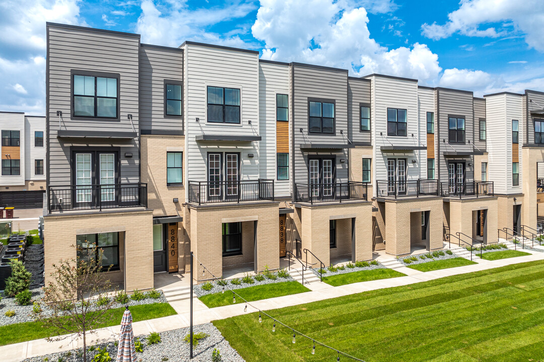 Meridian at CityPlace Townhomes in Woodbury, MN - Building Photo