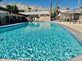 686 E Cottonwood Rd, Unit 7 in Palm Springs, CA - Building Photo