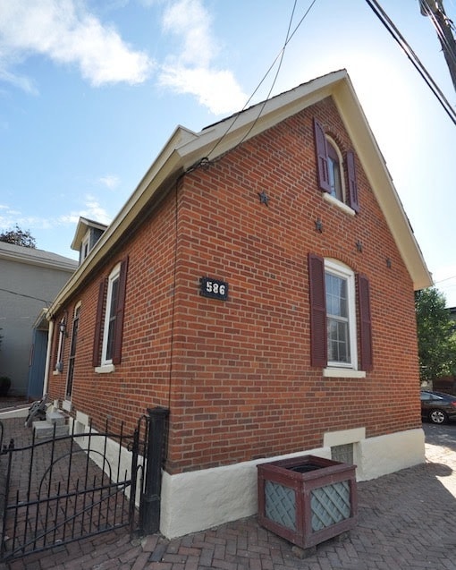 property at 586 S 9th St