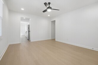 318 Hollis Rd in Charlotte, NC - Building Photo - Building Photo