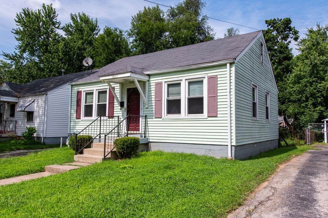 1611 Thornberry Ave in Louisville, KY - Foto de edificio