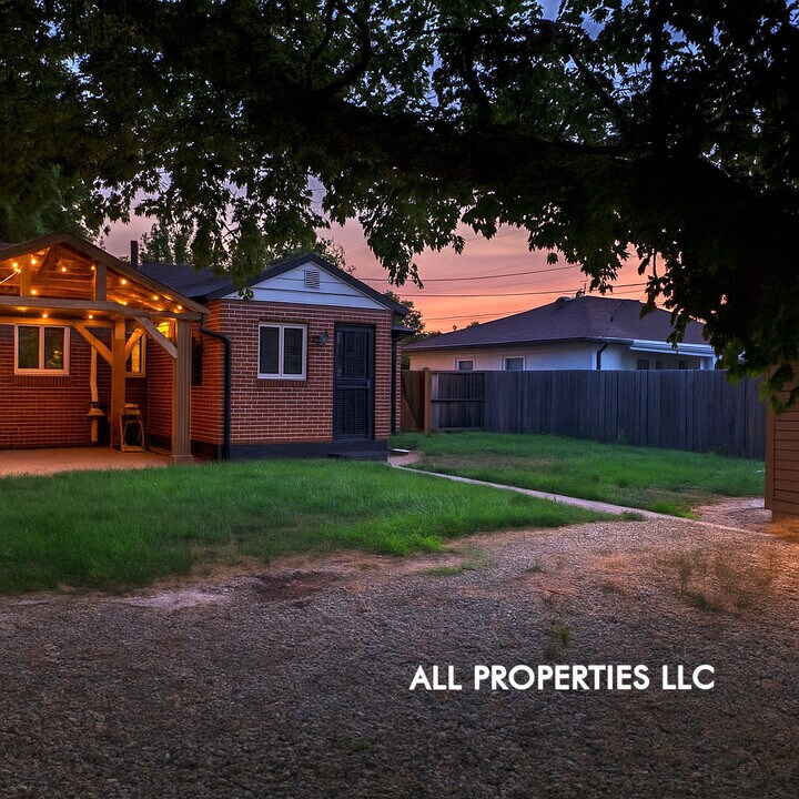 3511 Newport St in Denver, CO - Building Photo