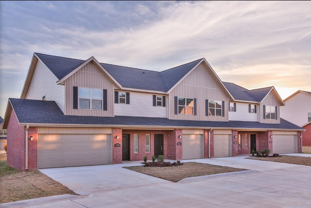 2706 W Kilimanjaro Way in Rogers, AR - Building Photo