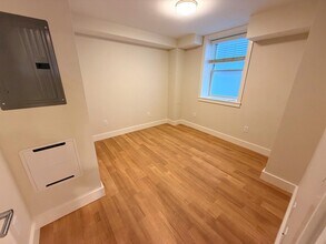 906 Massachusetts Ave, Unit B in Cambridge, MA - Foto de edificio - Building Photo