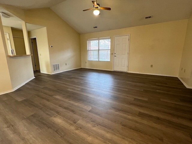 102 Swing Ct in Raeford, NC - Building Photo - Building Photo