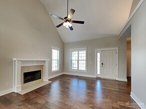 1047 Harper Dean Wy in Gallatin, TN - Building Photo - Building Photo