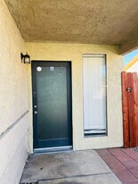 32655 Aurora Vista Rd in Cathedral City, CA - Building Photo