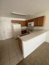 585 Cresting Oak Cir in Orlando, FL - Building Photo - Building Photo
