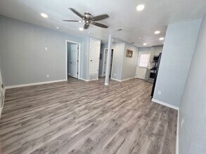 1725 Madrid St in San Antonio, TX - Building Photo - Building Photo
