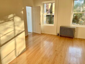 196 W 9th St, Unit 196 w 9 street Brooklyn in Brooklyn, NY - Foto de edificio - Building Photo