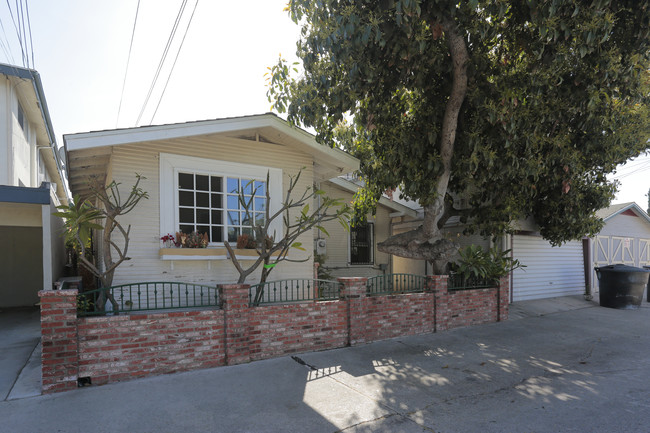 6231-6233 Greenleaf Ave in Whittier, CA - Foto de edificio - Building Photo