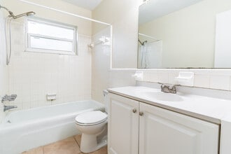 Dover Apartments in St. Petersburg, FL - Foto de edificio - Interior Photo