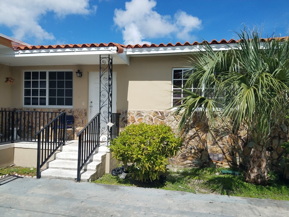 2035 NW 3rd St, Unit 2035 in Miami, FL - Building Photo