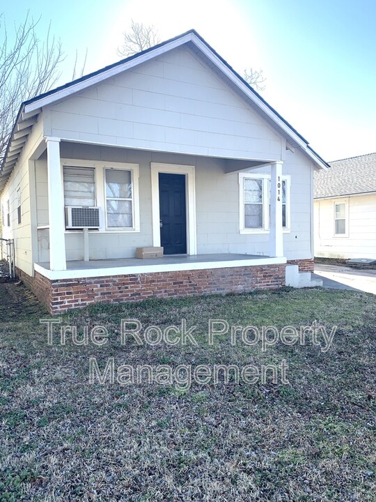1014 S High School St in Ada, OK - Building Photo