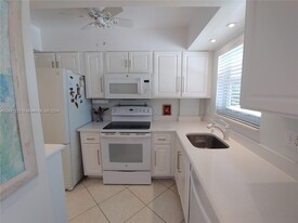 18081 SE Country Club Dr in Jupiter, FL - Building Photo - Building Photo