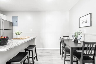 516 Splitlog Ave in Kansas City, KS - Building Photo - Building Photo