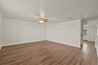 2033 Bonaire Calle in Dickinson, TX - Building Photo - Building Photo