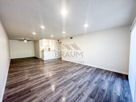 6041 Whitsett Ave, Unit 206 in Los Angeles, CA - Building Photo