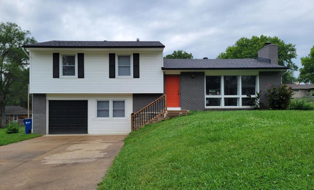 820 Natchez Ave in Liberty, MO - Building Photo