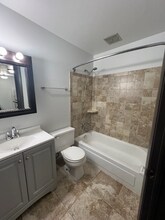 2605 N Frederick Ave, Unit 306 in Milwaukee, WI - Building Photo - Building Photo