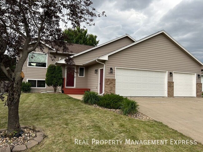 4 Bedroom 2 Bathroom in SW Sioux Falls