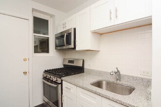 2359 N Drake Ave in Chicago, IL - Building Photo - Building Photo