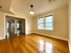 2839 W Nelson St, Unit 2 in Chicago, IL - Building Photo - Building Photo