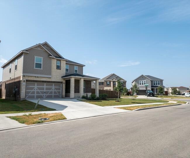 3865 Bentwood Way in New Braunfels, TX - Building Photo - Building Photo