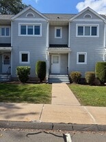 76 Oak Ridge Dr, Unit 76 in Windsor Locks, CT - Building Photo