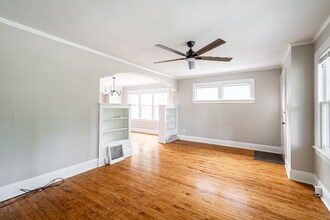 4800 N Bartlett Ave in Whitefish Bay, WI - Building Photo - Building Photo