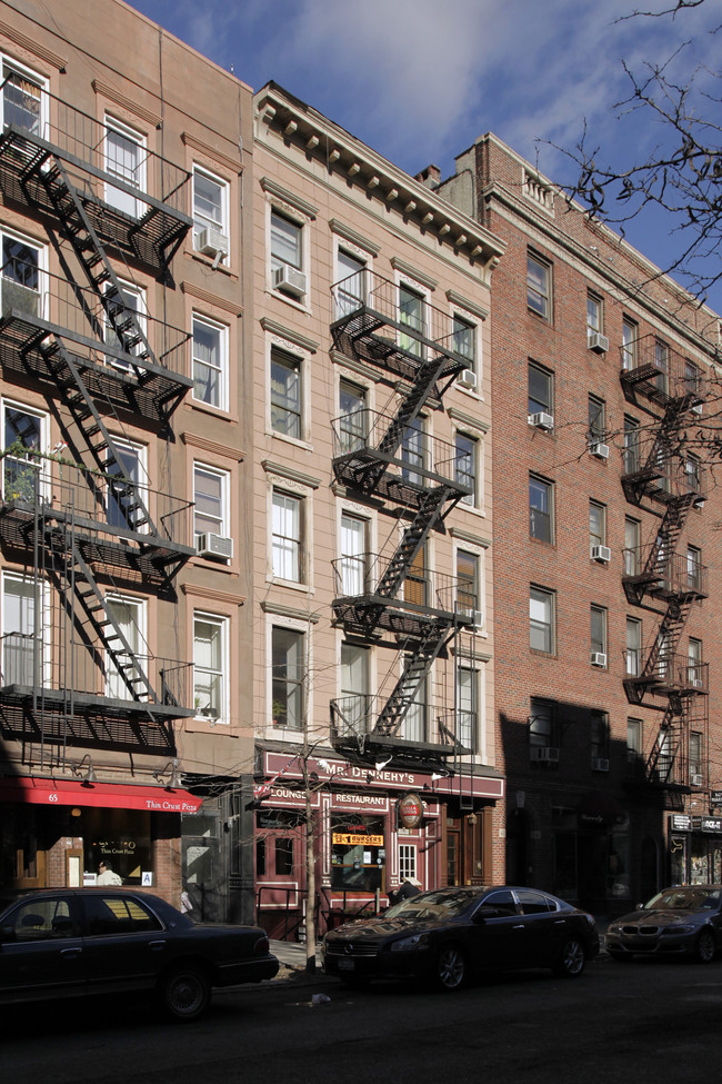 63 Carmine St in New York, NY - Building Photo - Building Photo