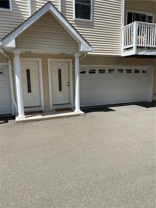 40 Ferris Ave in Norwalk, CT - Building Photo
