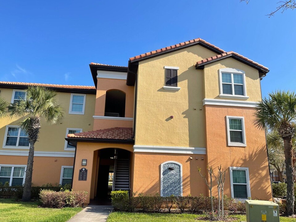 5475 Vineland Rd in Orlando, FL - Foto de edificio