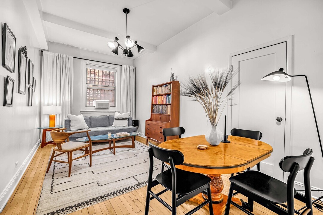 137 E 28th St in New York, NY - Building Photo