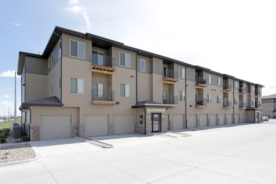 The Sterling Apartments at Kearney: Discov... in Kearney, NE - Foto de edificio