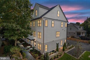 909 N Irving St in Arlington, VA - Building Photo