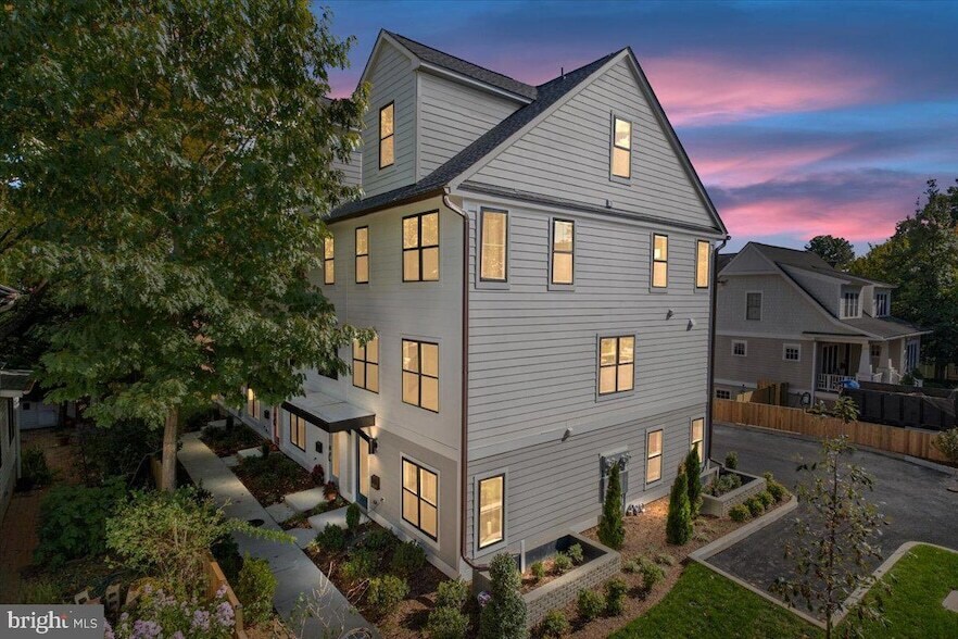 909 N Irving St in Arlington, VA - Foto de edificio