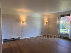 8112 Pete Wiles Rd in Middletown, MD - Foto de edificio - Building Photo