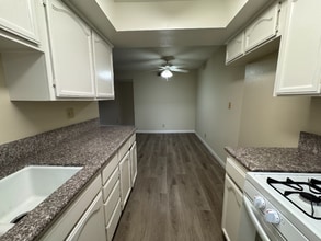 515 E Elmwood Ave in Burbank, CA - Building Photo - Building Photo