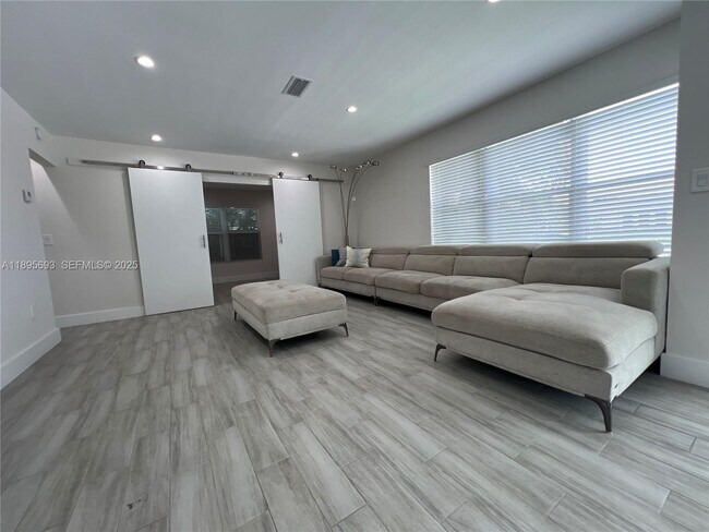 property at 1405 N 46th Ave