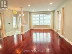 339 Tower Hill Rd in Richmond Hill, ON - Building Photo - Building Photo