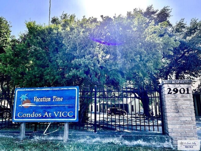 6744 Central Blvd in Brownsville, TX - Foto de edificio - Building Photo