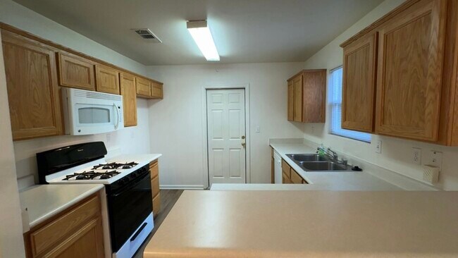 1963 Preston Way in Corcoran, CA - Building Photo - Building Photo