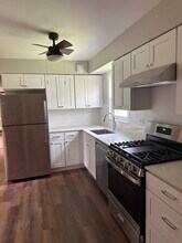 8021 S Coles Ave in Chicago, IL - Building Photo - Building Photo